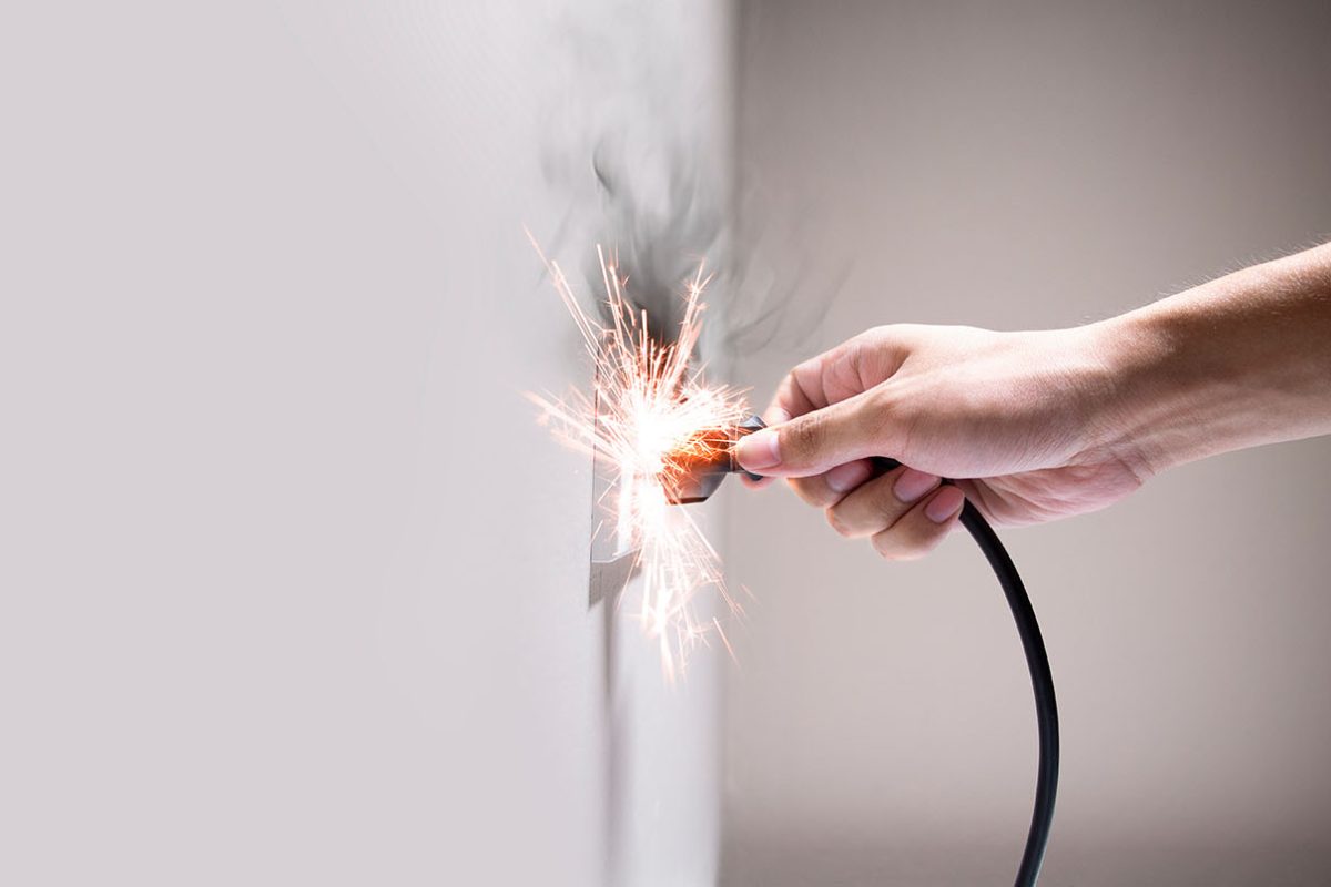 7 Signs That You Should Call an Electrician